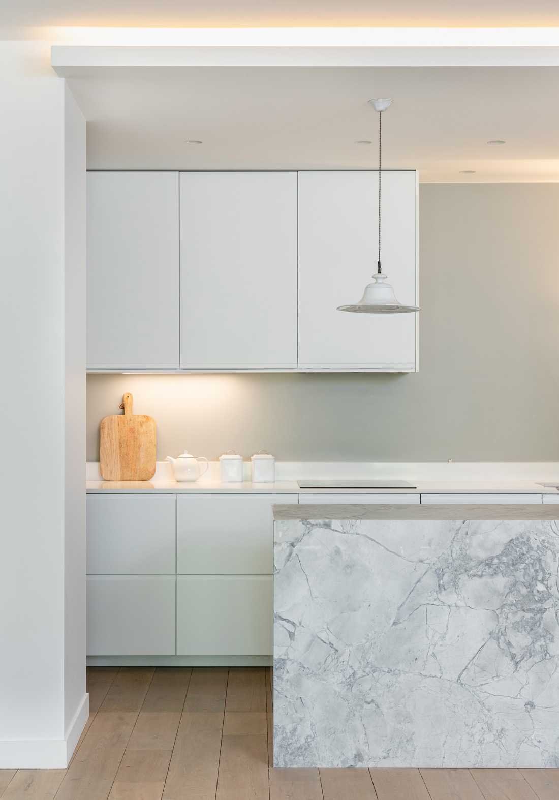 Aménagement de la cuisine d'un appartement neuf par un architecte d'intérieur à Paris