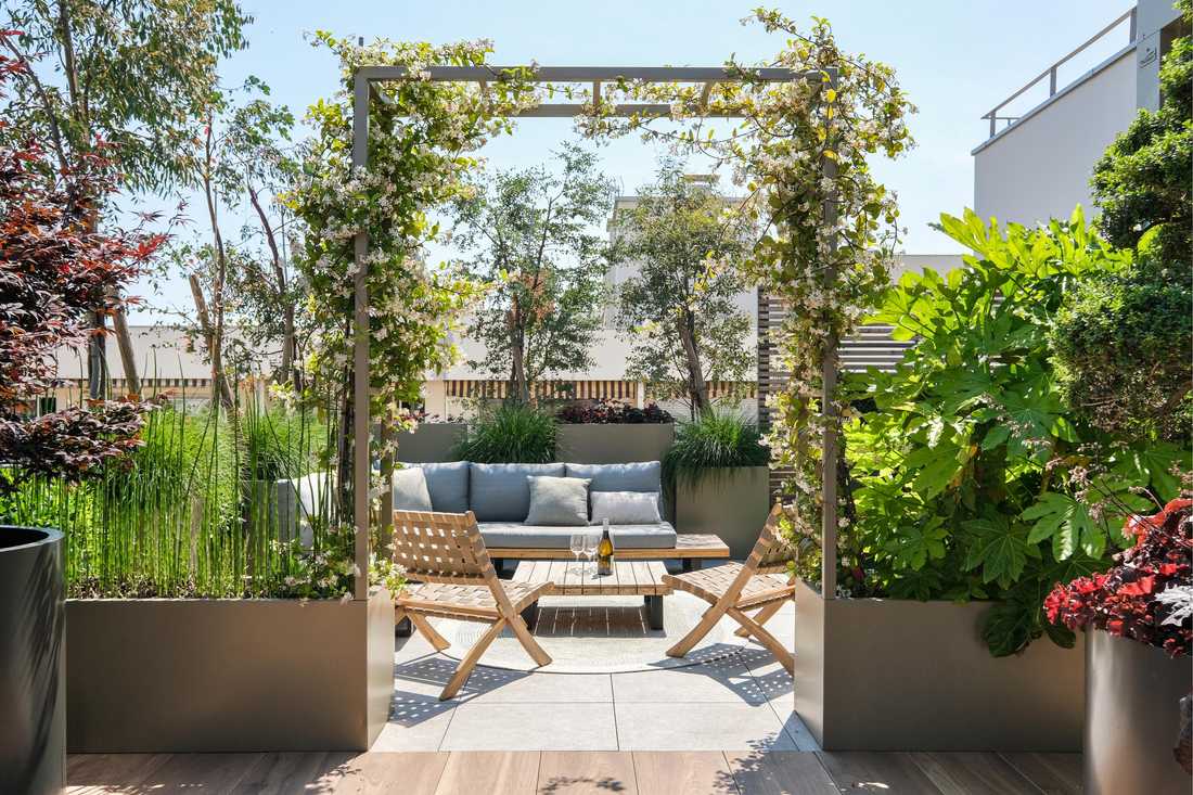 Pergola avec salon extérieur dans appartement VEFA