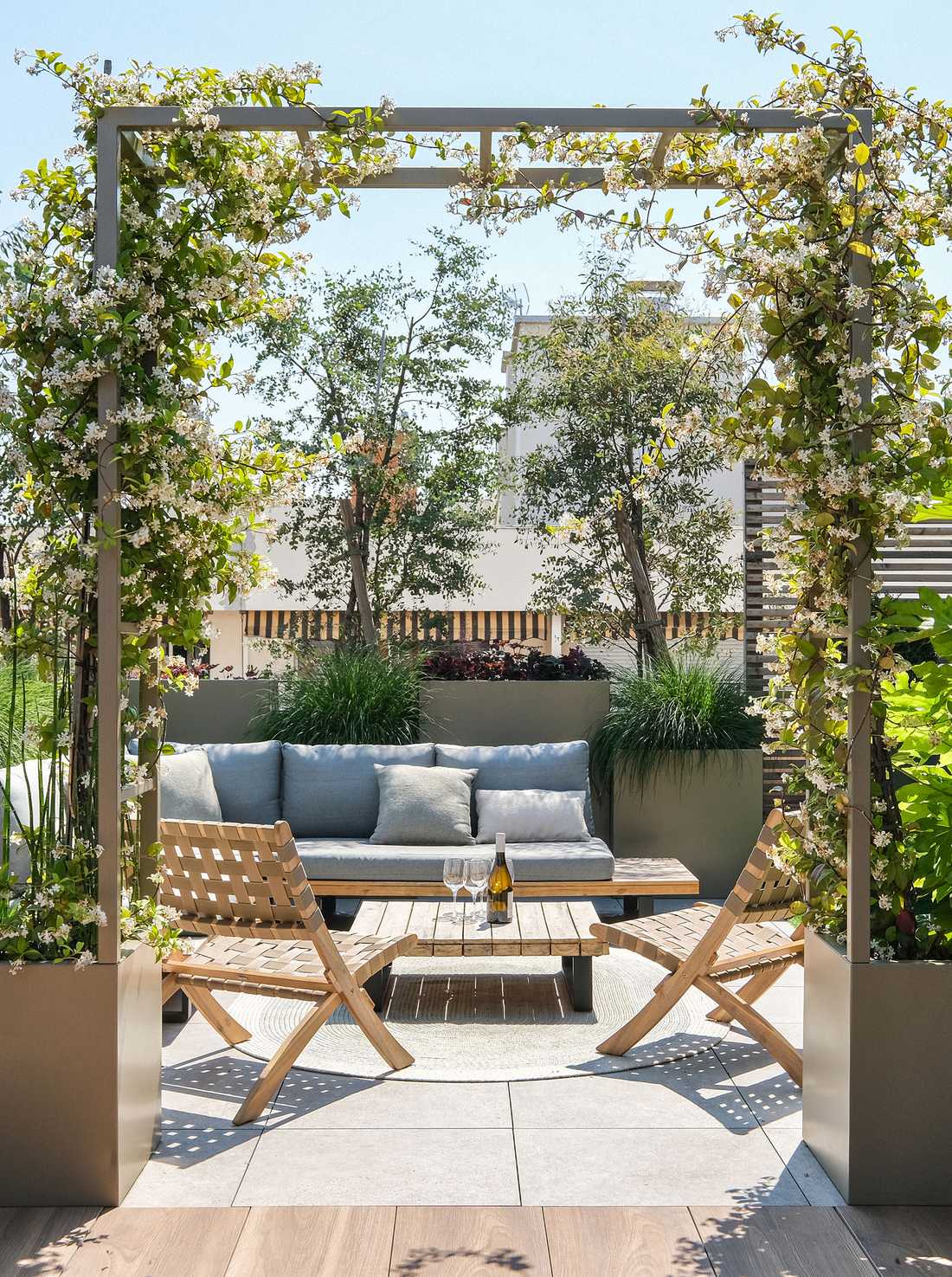 Aménagement de la terrasse d'un appartement neuf à Paris