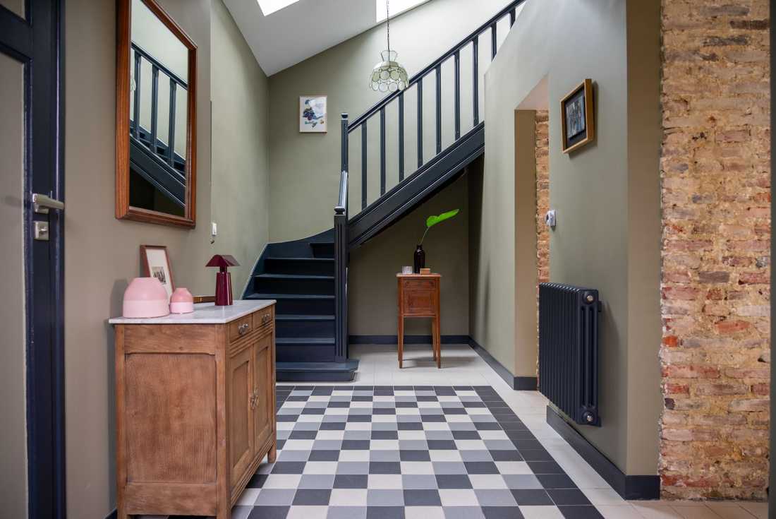 Escalier intérieur dans une maison percheronne rénovée