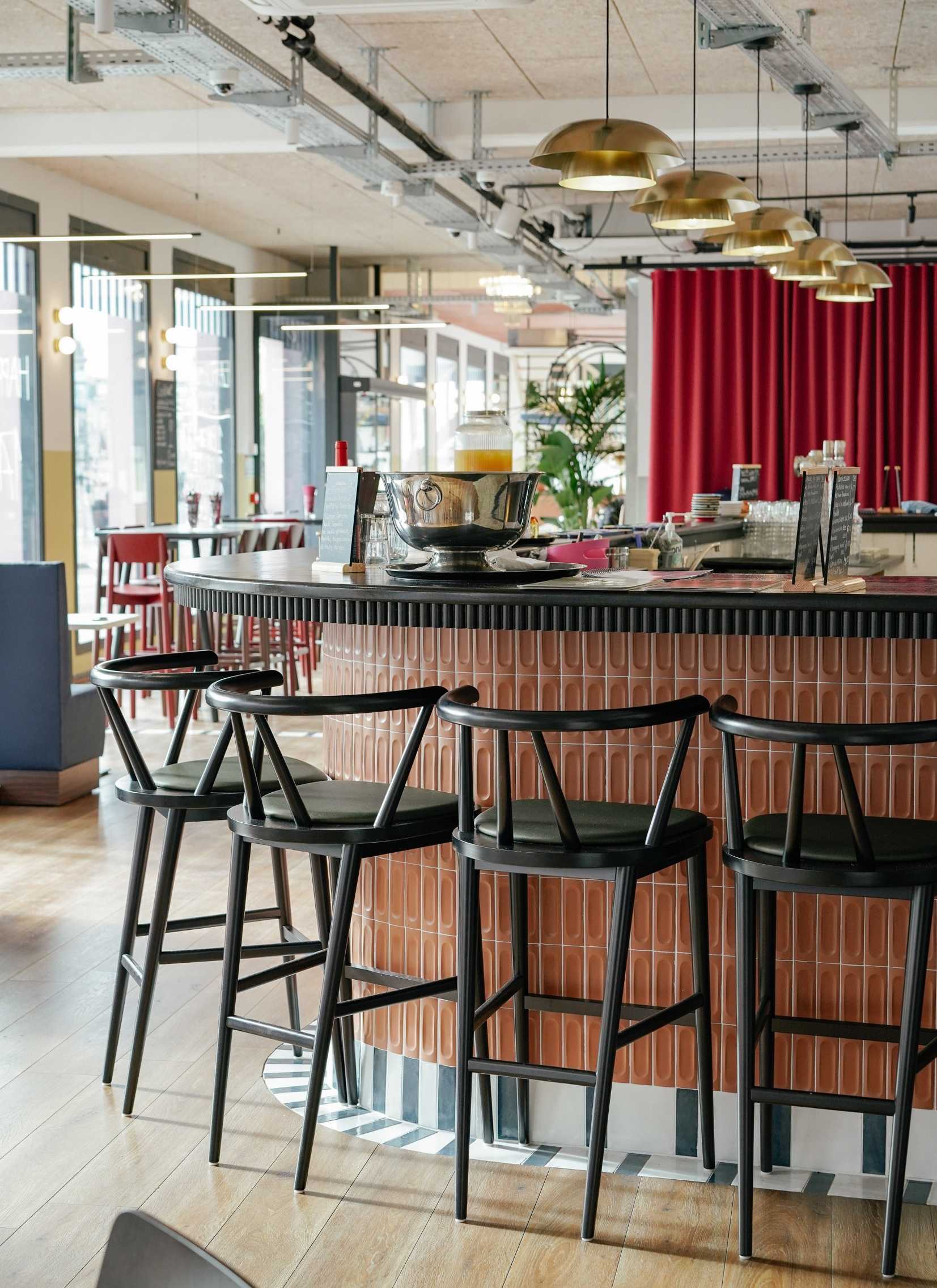 Un architecte aménage un restaurant à Paris