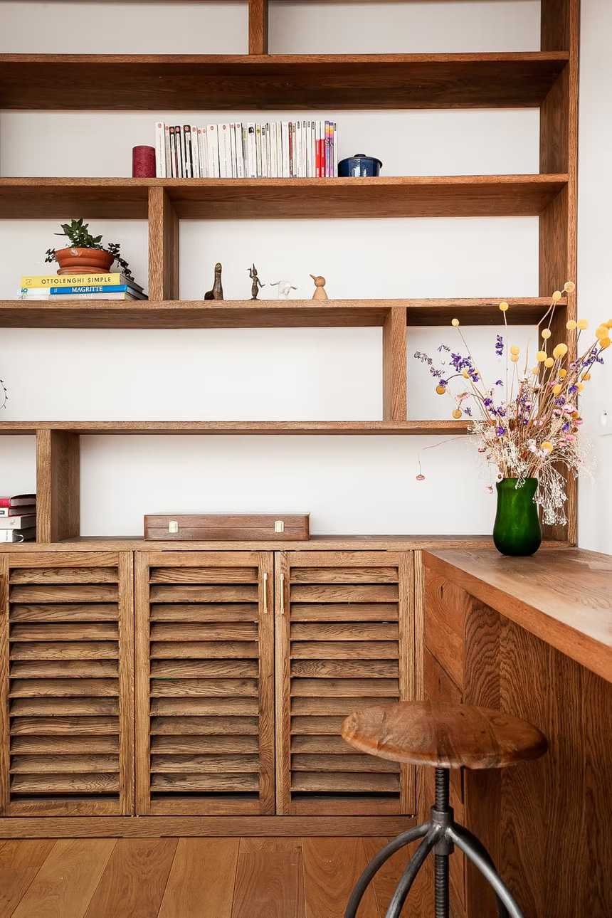 Étagère sur mesure en bois conçue par un architecte à Paris