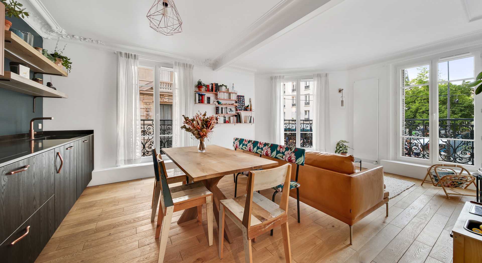 Relooking d'intérieur d'un appartement haussmannien à Paris par un décorateur